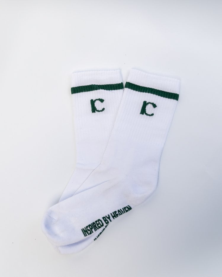 Moderner christlicher Socke mit K und Motiv, ideal für christliche Marken.