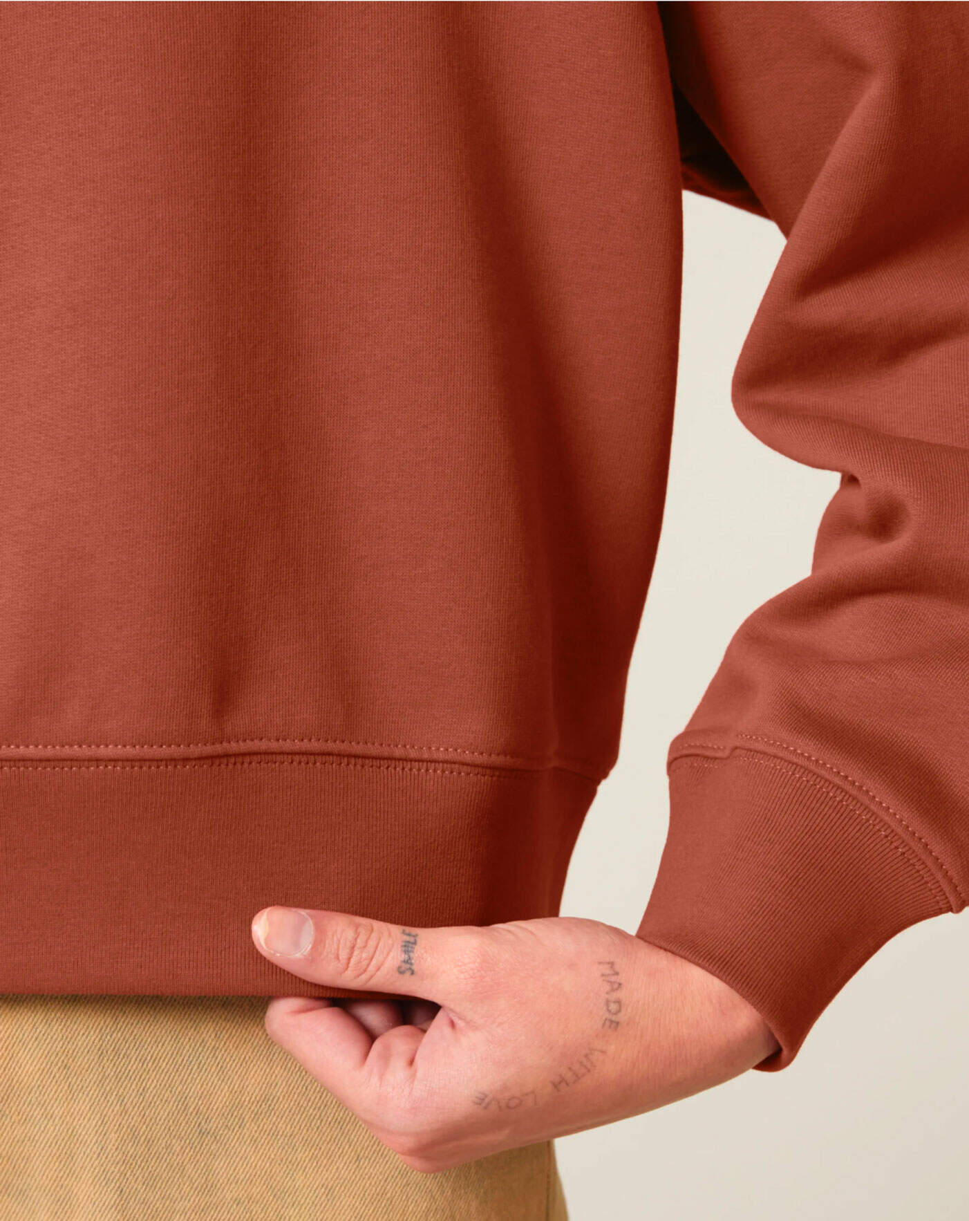BELOVED Hoodie | braun/gold | Damen | Fairwear Qualität 13 Moderner brauner Christlicher Kapuzenpullover, nachhaltige Mode, protestantisches Design.