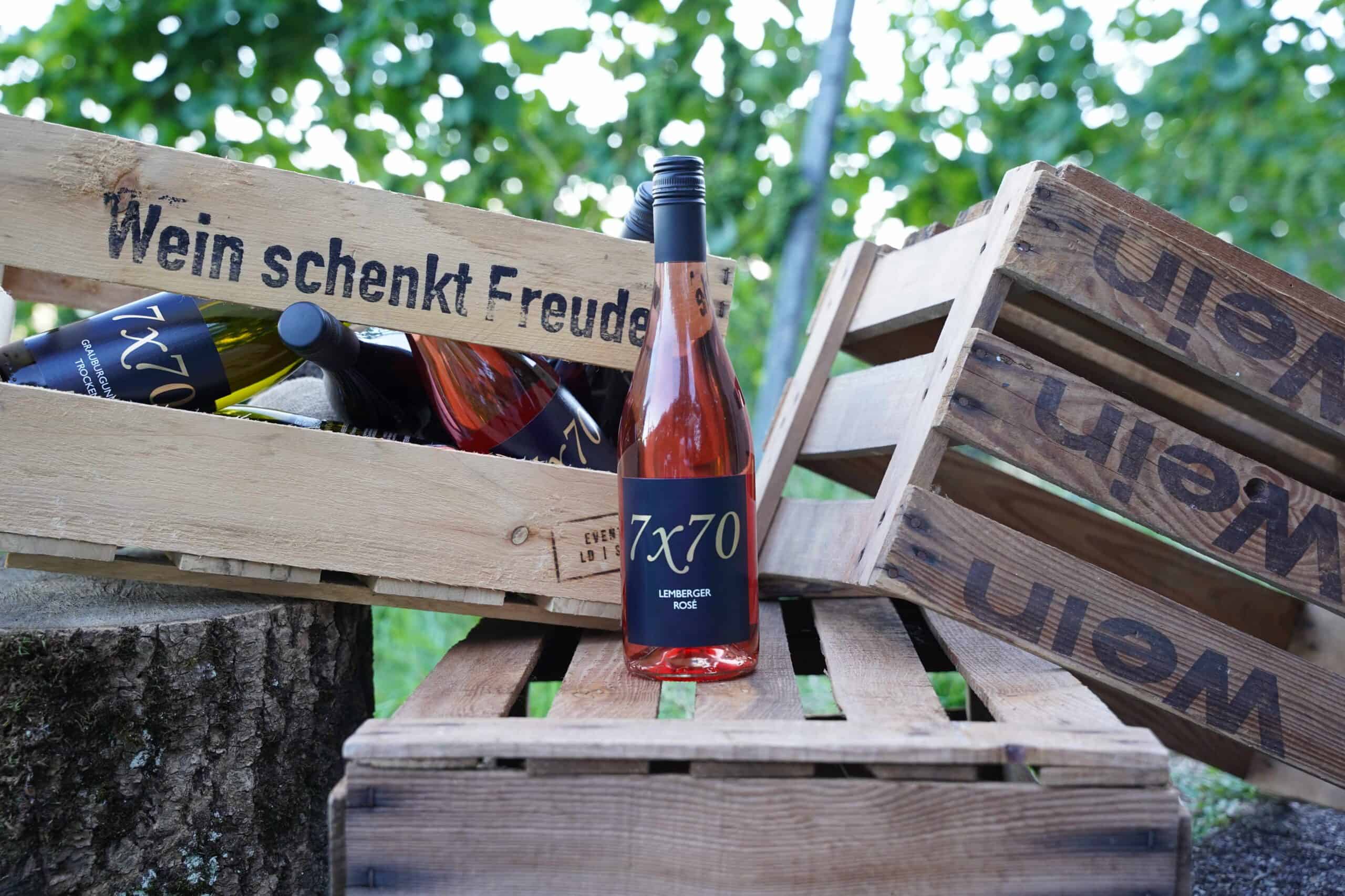 Likölschale mit Wein, umweltfreundliche Holzbox, Geschenke zum christlichen Anlass, nachhaltige Verpackung.