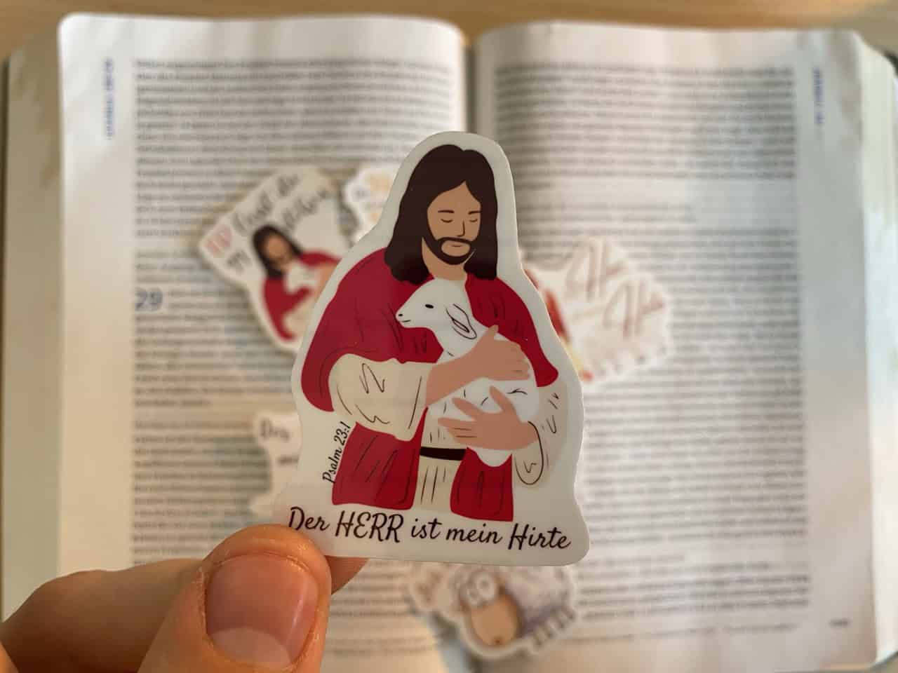 Der HERR ist mein Hirte Sticker Set | 9 kreative Aufkleber 14 Jesus mit Lamm religiöses Sticker, christliche Geschenkidee, Bibelzitat Psalm 23, christliche Botschaft, Glaubenssymbol, Jesusliebe, christliche Grüße, Spiritualität, christliche Dekoration.