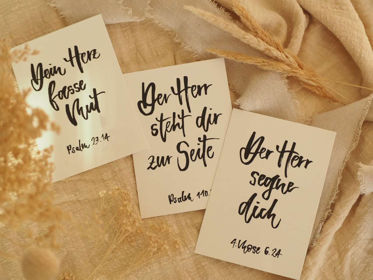 Glaubensaffirmation mit Bibelversen auf weißen Karten, christliche Botschaften, christliche Geschenkideen.