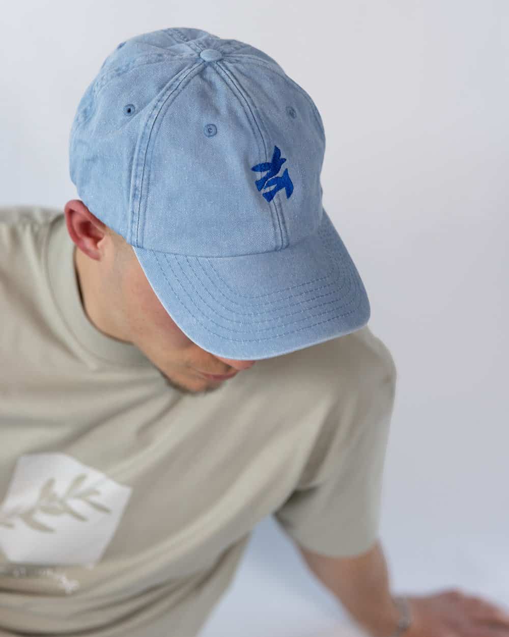 Moderner Cap mit christlichem Logo, nachhaltige Mode, christliche Marken, christliche Kleidung, religiöse Accessoires, Bibel inspiriert, christliche Mode, fair produzierte christliche Kleidung.