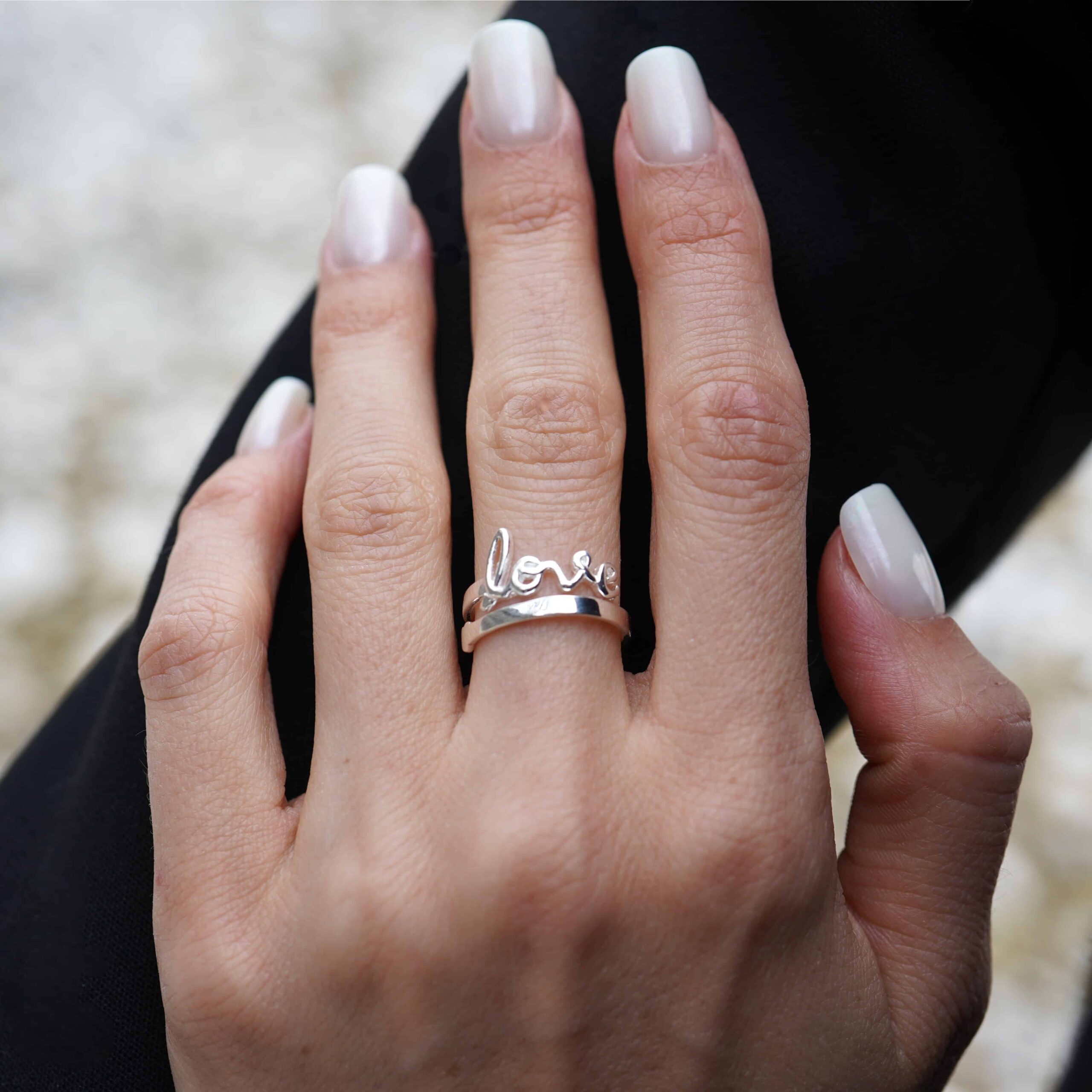 Love | Christlicher Ring | 925 Sterling Silber – Größenverstellbar – deutsche Silberschmiede 2 Schmucker Fingerring mit "love"-Schrift auf christlichem Schmuck, modebewusster Trend Schmuck.
