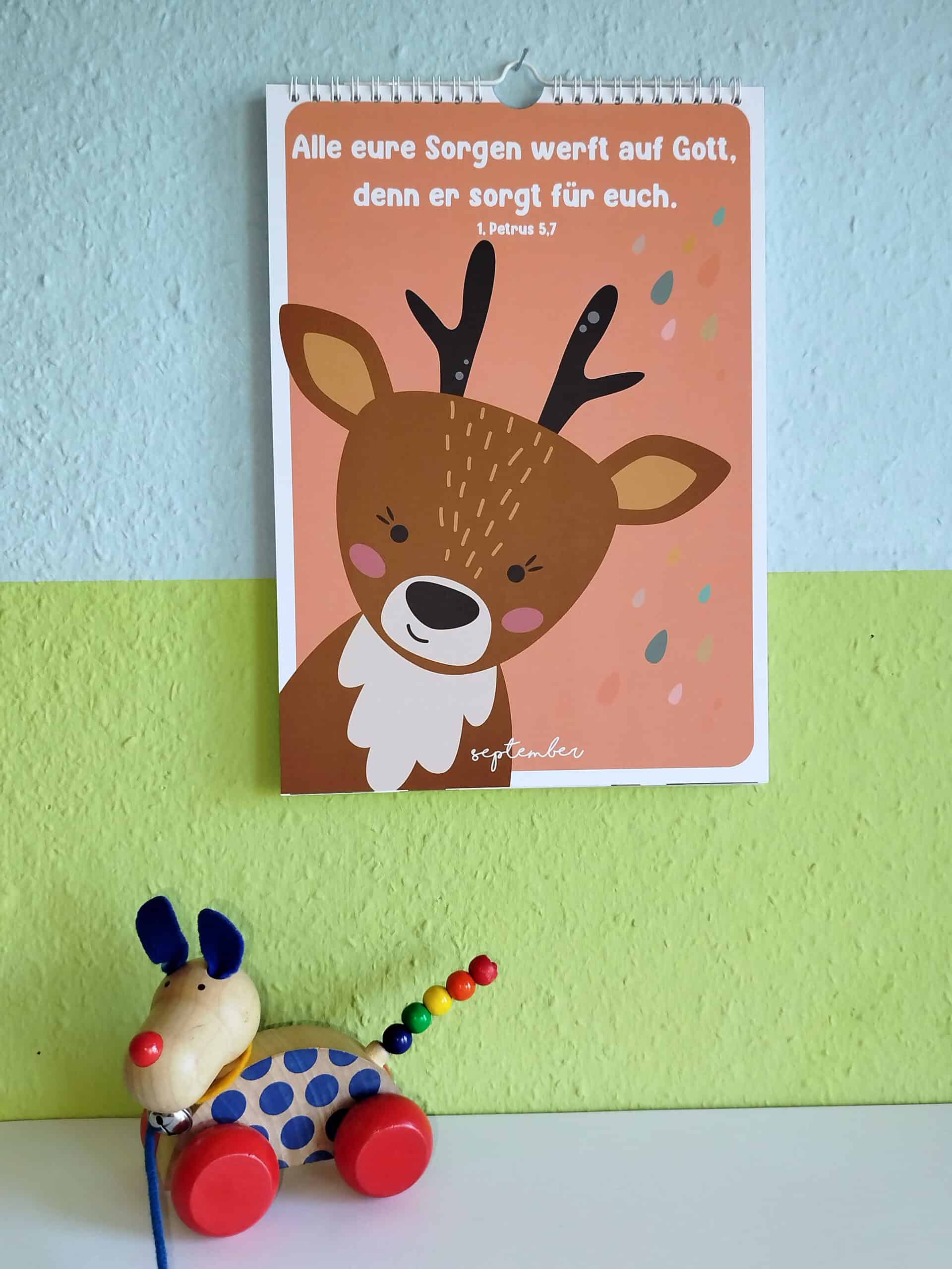 Kalender Mit Gottes Wort von Jahr zu Jahr 16 Fröhliches Kinderzimmer mit christlicher Bibel-Illustration und Dekoration, Gesehen bei mookho.de.
