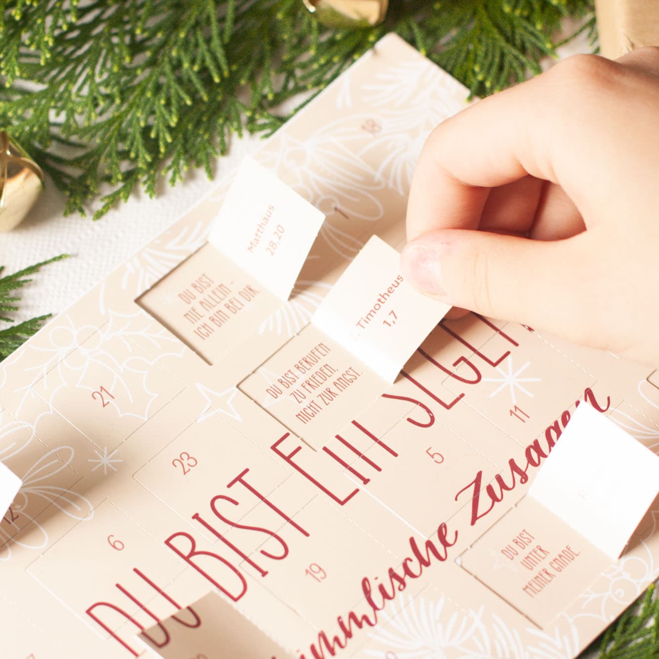 "Du bist ein Segen" – Adventskalender mit Bibelversen – 24 himmlischen Zusagen für die Adventszeit 3 Weihnachtlicher Adventskalender mit christlichen Motivationen, stimmungsvoll dekoriert.