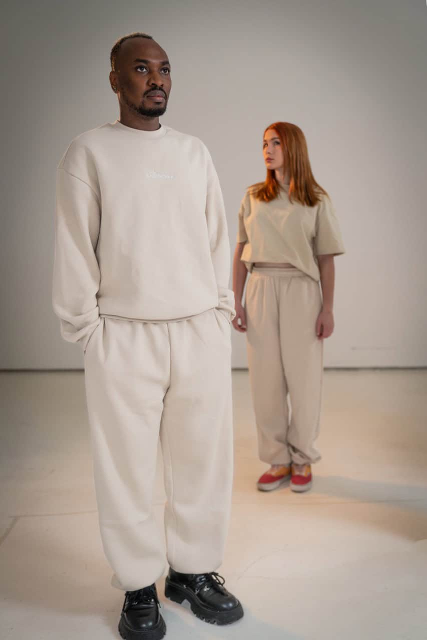 Essential Sweatshirt Oversized - "Paulus" 18 Begegnung von Menschen in bequemen, christlich inspirierten Freizeitkleidung.