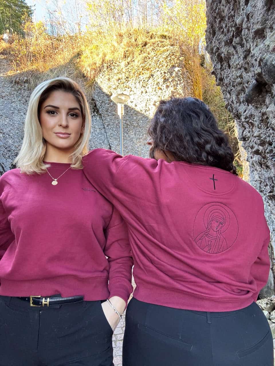 ICON Cropped Sweatshirt - "Magdalena" 14 Hochwertige christliche Hoodies mit religiösen Motiven für Frauen und Männer.