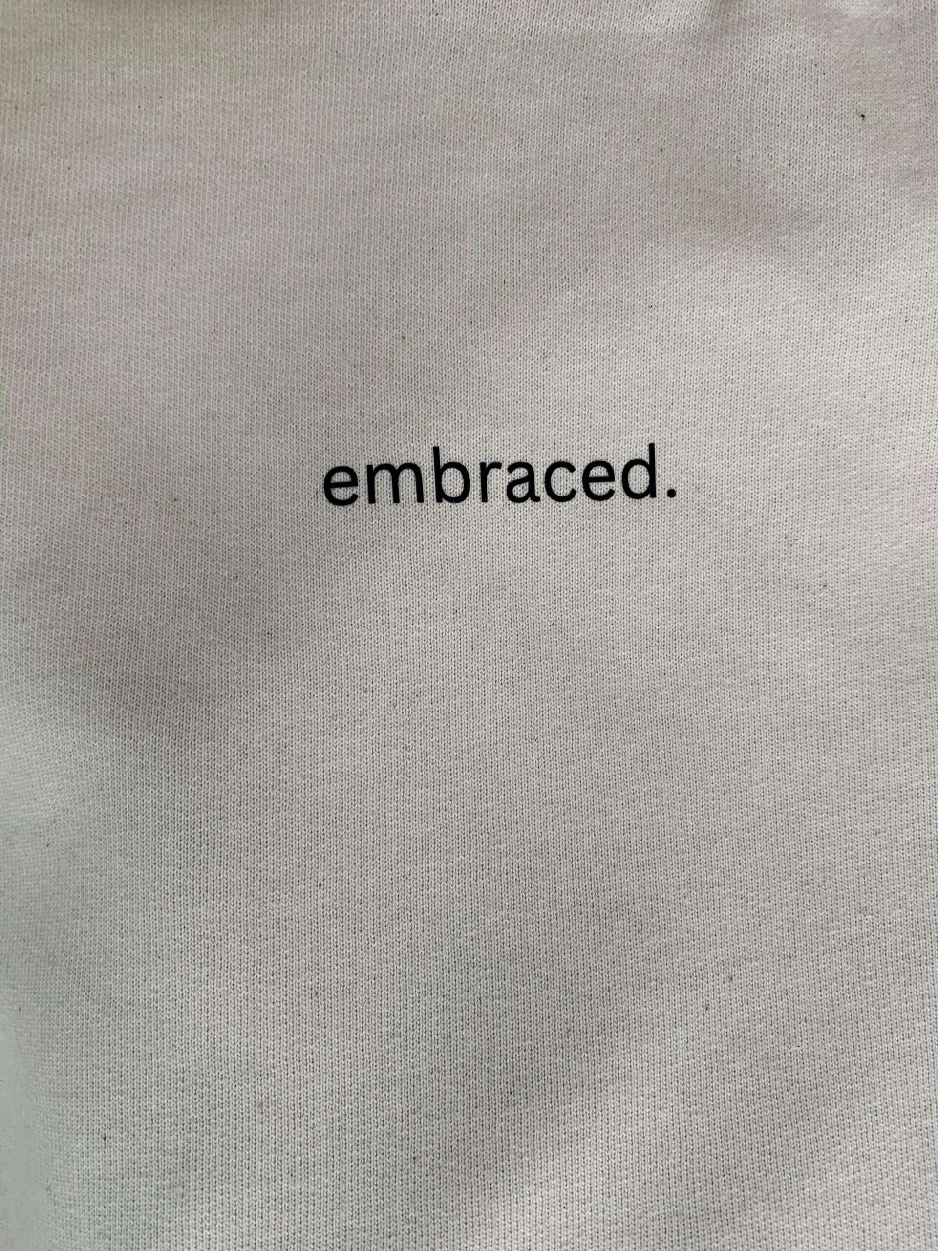 Hoodie Glaube Hoffnung Liebe 18 Gottesliebe Schriftzug auf hellgrauem Stoff, christliche Mode und Kirchenbekleidung.