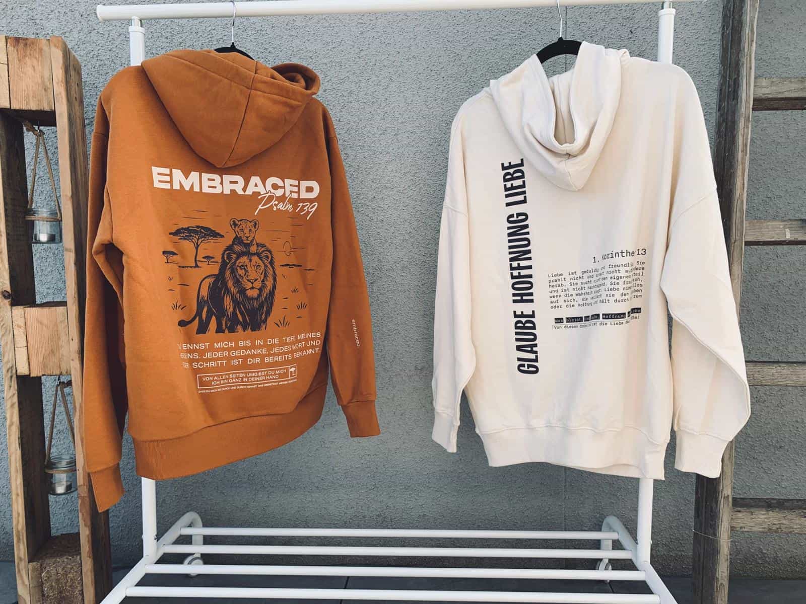 Hoodie Glaube Hoffnung Liebe 17 Christliche Hoodies mit Bibelversen im Mookho Marketplace, stilvoll und religiös.