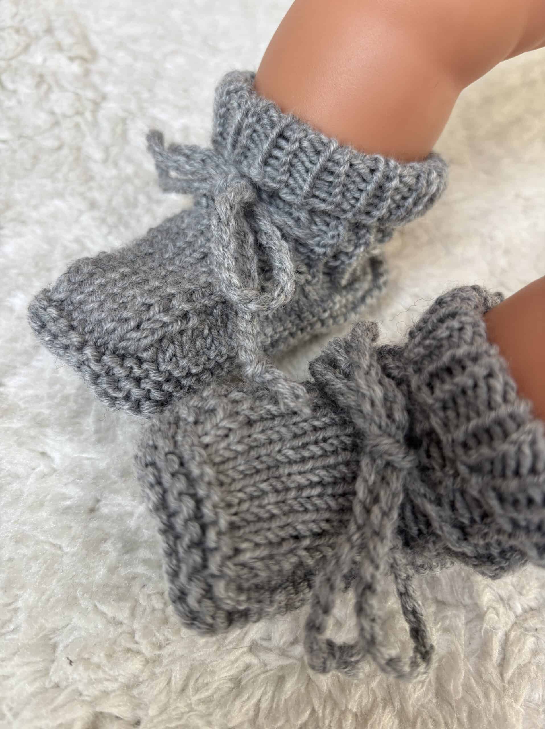 Babyschühchen merino 10 Gemütliche gestrickte Babyschuhe aus Wolle, handgemacht, ideal für Winter und Frühling.