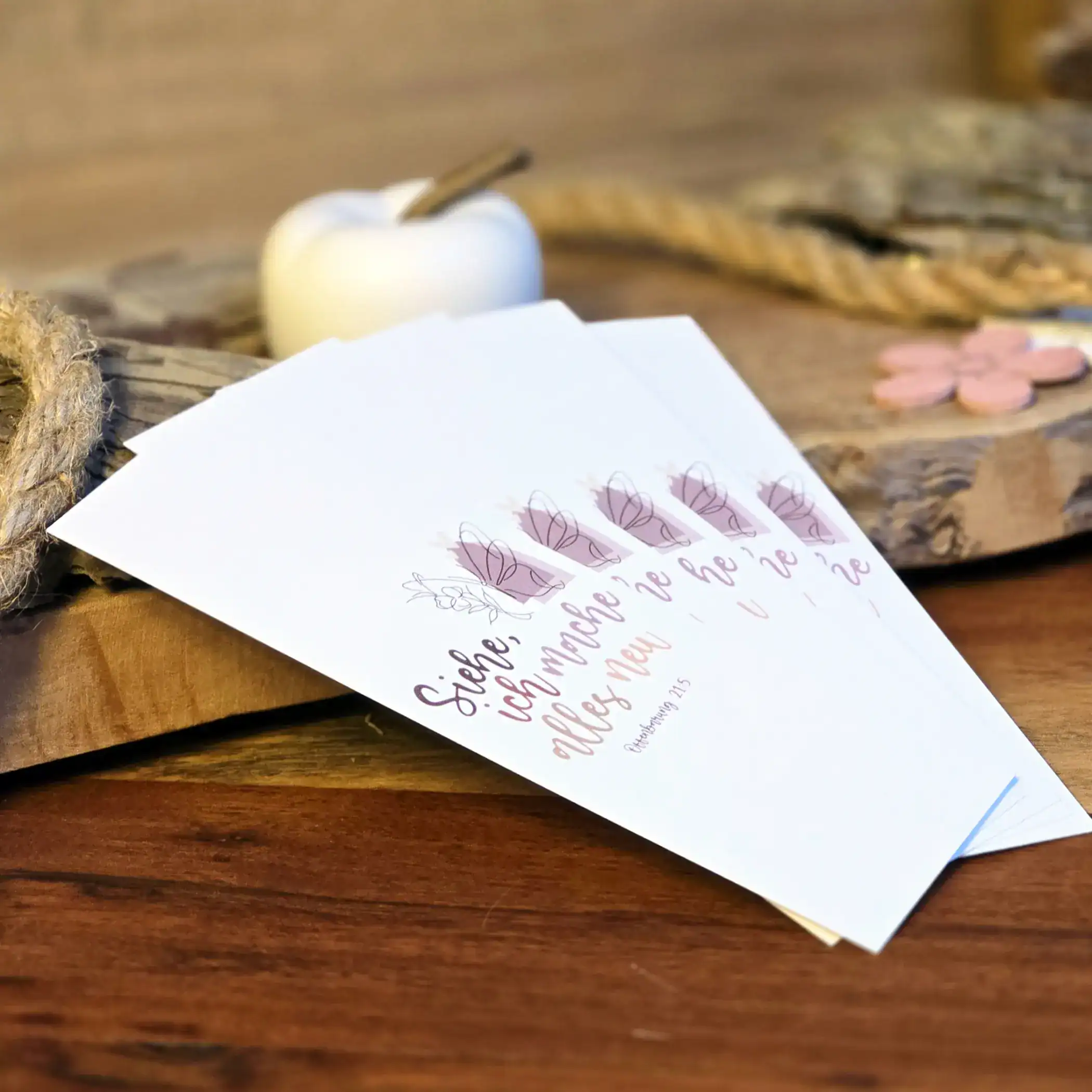 5er Set | Siehe, ich mache alles neu | Lesezeichen | Jahreslosung 2026 | Offenbarung 21:5 | Christlich | Geschenk | Bibelvers | Bibelstudium 3 Segenskarte mit christlichem Spruch auf Holztablett, Glauben, Hoffnung, Liebe, christliches Geschenk.