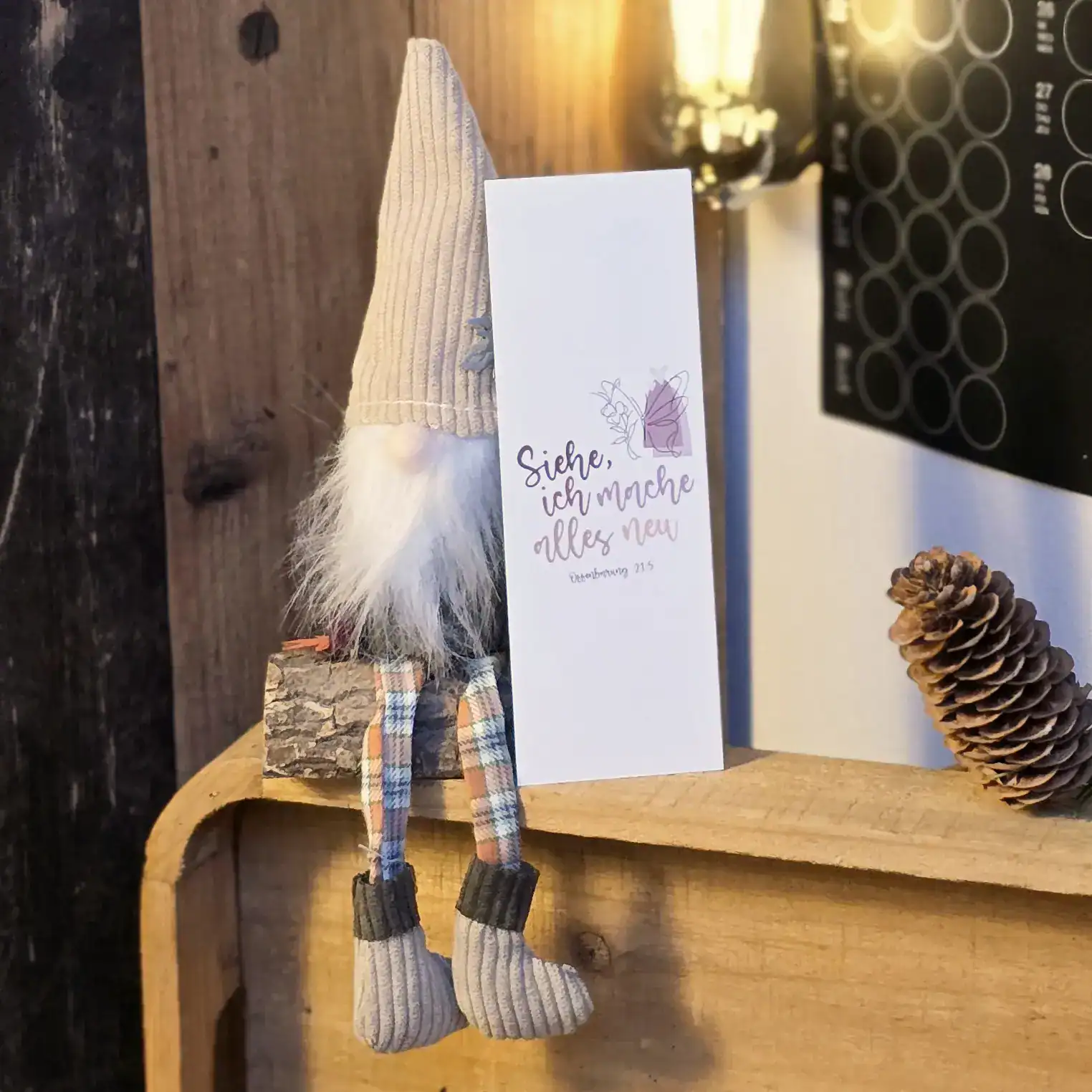5er Set | Siehe, ich mache alles neu | Lesezeichen | Jahreslosung 2026 | Offenbarung 21:5 | Christlich | Geschenk | Bibelvers | Bibelstudium 4 Freundlicher Weihnachtswichtel mit Zopf, Geschenkidee, christliches Dekor, Weihnachtsdeko, Mookho.de.