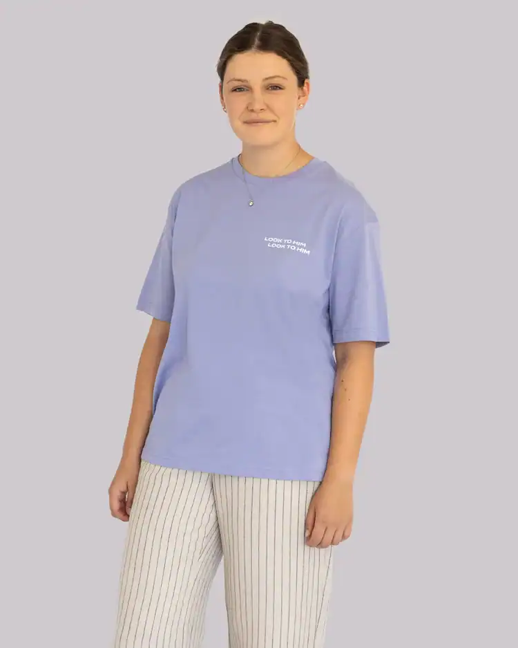 Look To Him T-Shirt 11 Glaube inspirierte T-Shirts für Christliche Frauen, nachhaltige Mode von mookho.de.