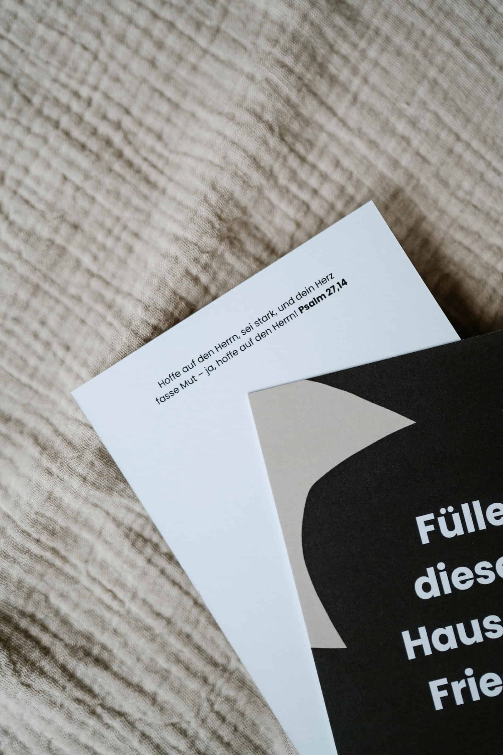 3er Set Christliche Postkarten: VON LIEBE UMGEBEN | Bibelverse & Ermutigung 3 Inspirierende christliche Botschaft auf Karte bei mookho.de – christliche Marken kaufen.