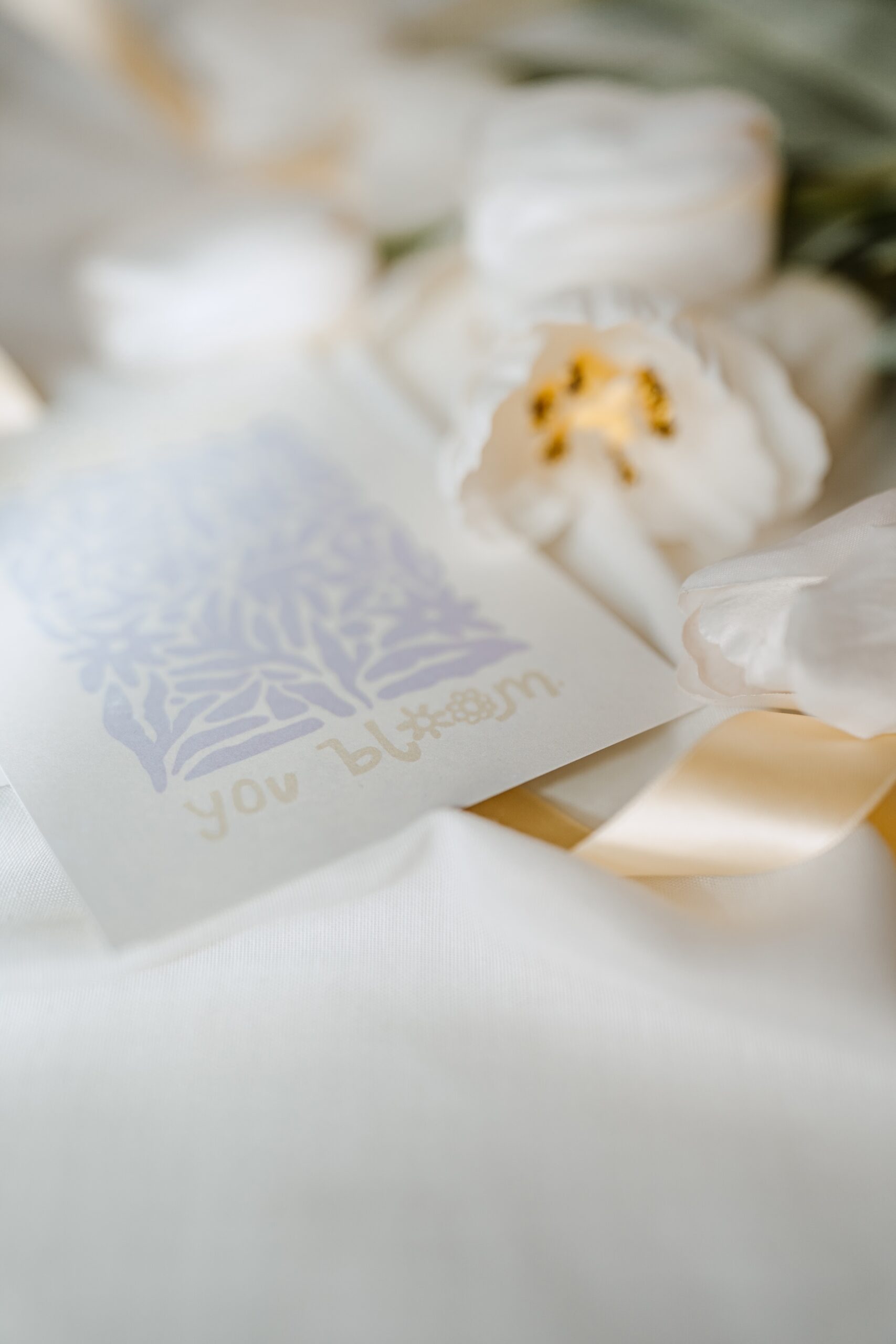 3er Set Postkarten GOD PROVIDES 3 Gottes Segen Karte mit weißen Blumen und christlichem Gruß, spirituelle Dekoration.