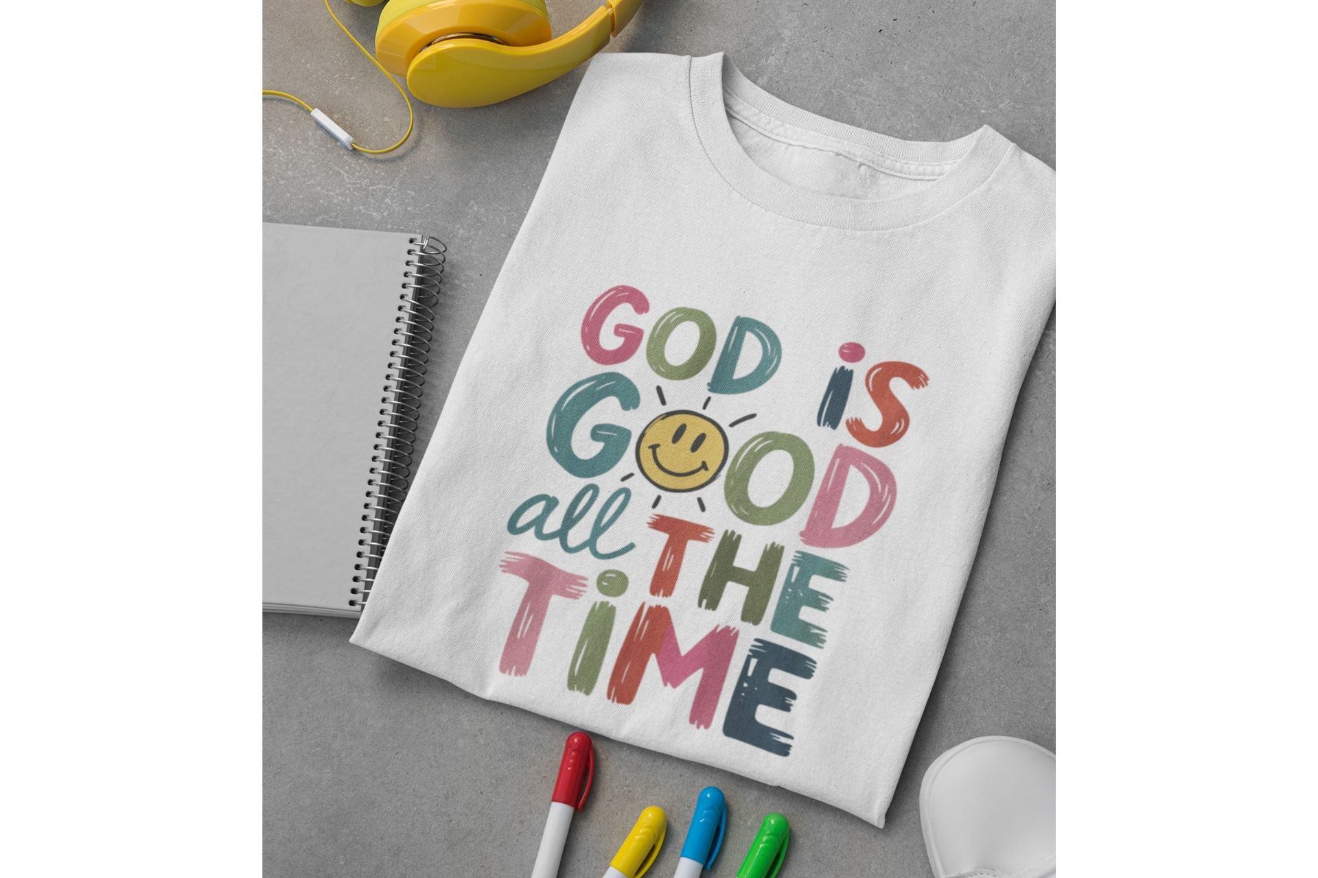 God is good all the time Gute Laune T-Shirt aus Bio Baumwolle 11 Gott ist gut alle Zeit, christliches T-Shirt mit bunter Schrift und Smiley, christliche Marke.