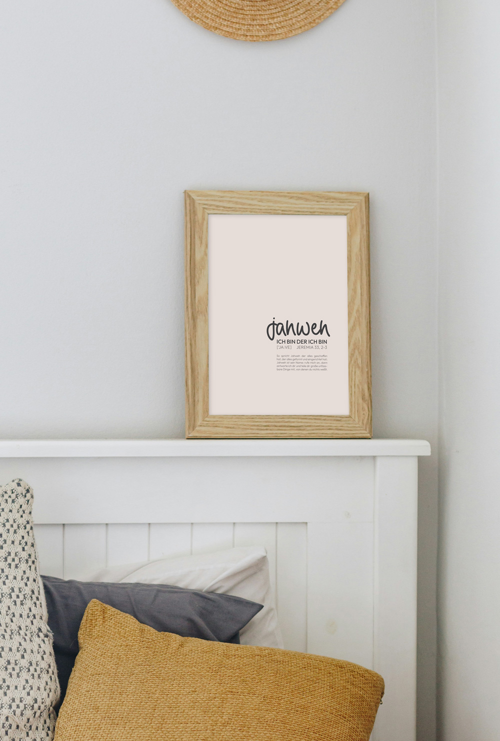POSTER "NAMEN GOTTES" 14 Ein christliches Wandbild in einem weißen Schlafzimmer, dekorativ und inspirierend.