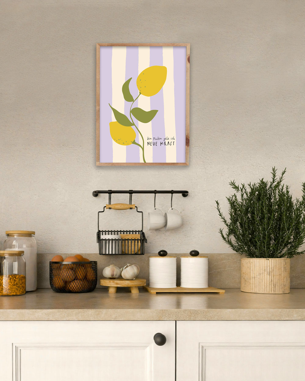 Sommerposter 9 Blumenbild mit Zitronenmotiv und christlichem Spruch an einer Küchenwand.