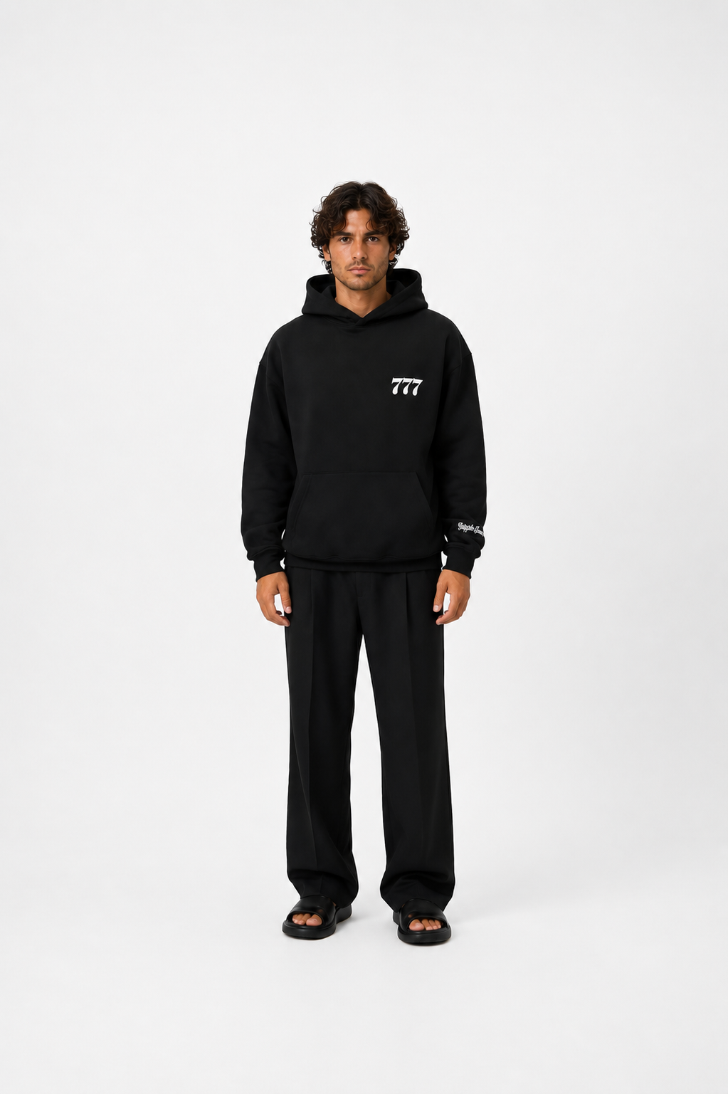 Winner Hoodie 11 Moderner schwarzer Hoodie mit christlichem Logo, Streetwear für Christen.