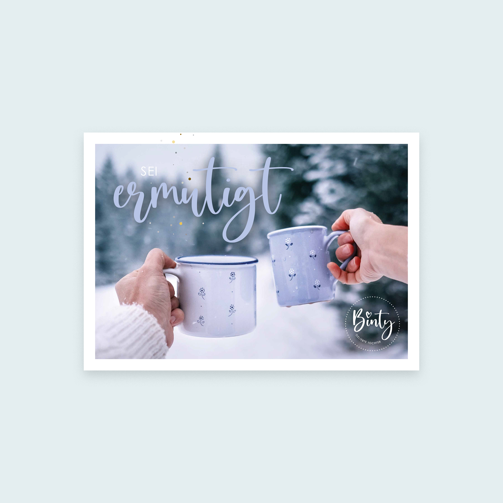 Postkarten Bundle | Winteredition Elise 2 Zwei Tassen mit Schneeflocken im Winter, mit dem Text 'Sei ermutigt' auf dem Bild.