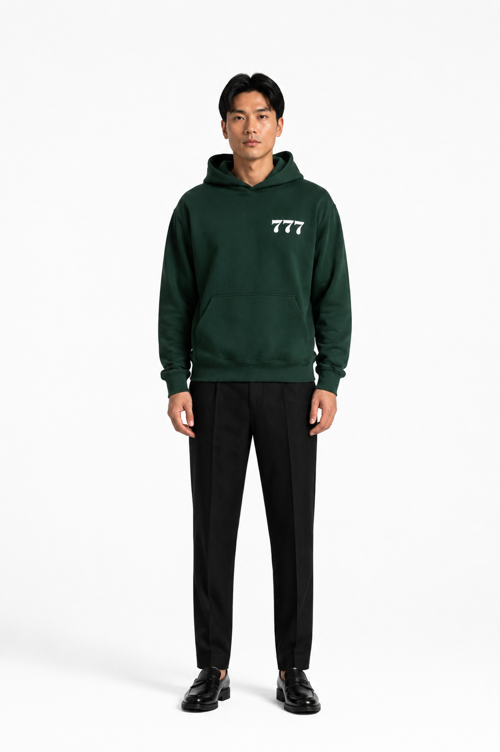 Moderner grüner Hoodie mit "777" für christliche Mode und Marken auf mookho.de.