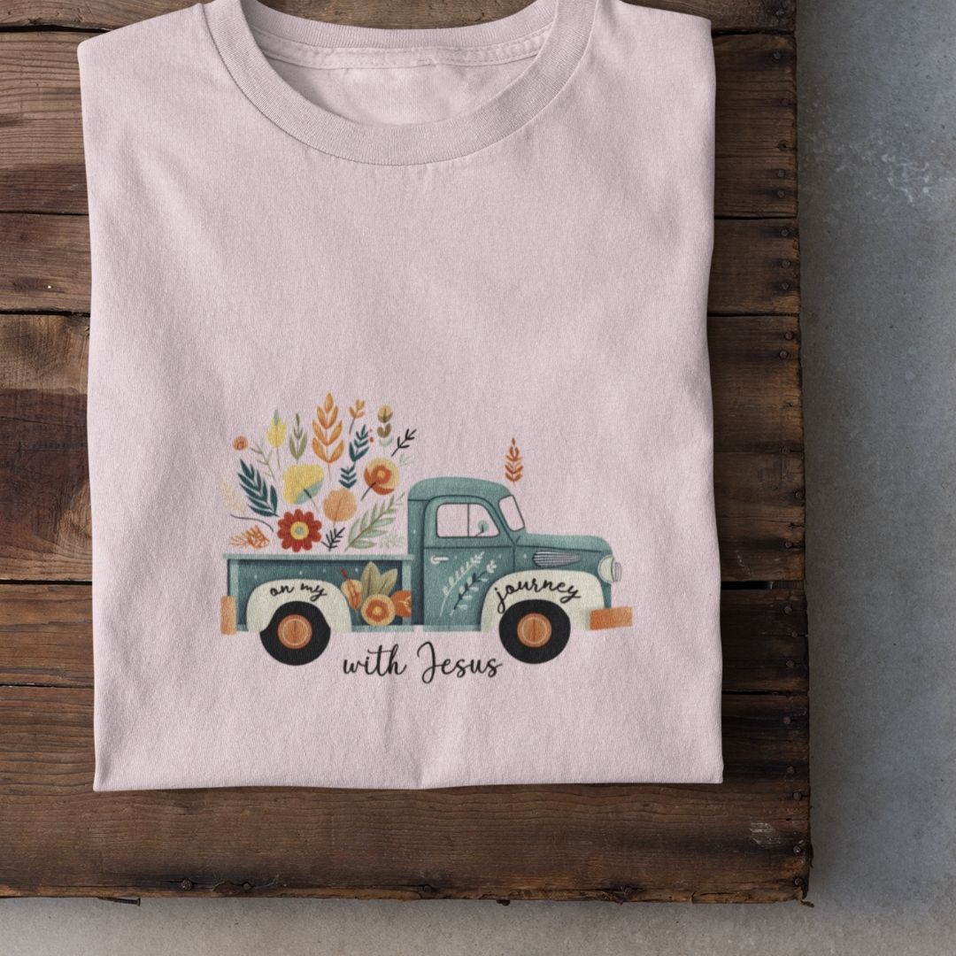 On my Journey with Jesus T-Shirt Bio Baumwolle 15 Ein christliches T-Shirt mit Blumen und einem Truck, "on my journey with Jesus" Schriftzug.