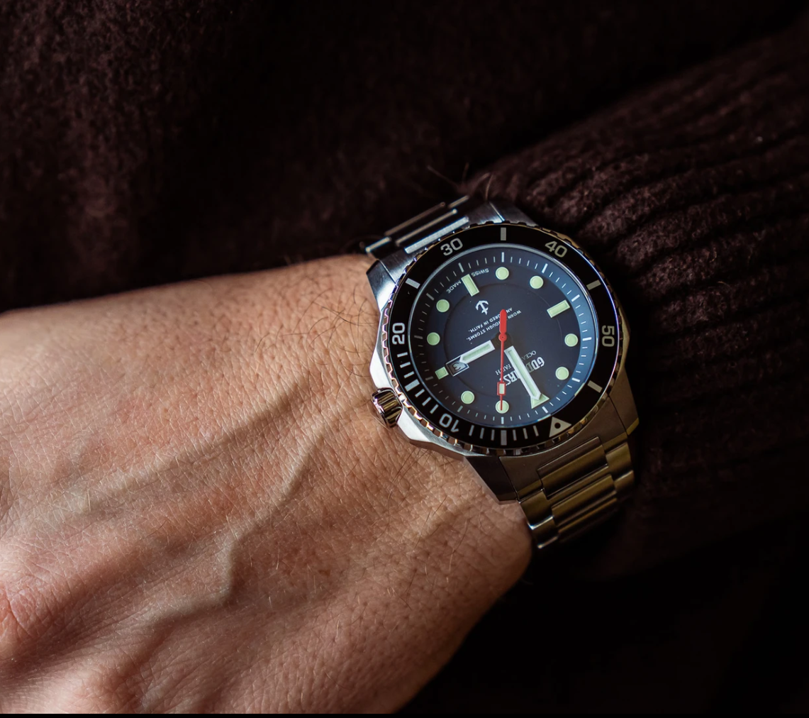 OCEAN OF FAITH - Schweizer Uhren inspiriert vom Glauben - Grünes Zifferblatt 2 Herrenarmbanduhr mit schwarzem Zifferblatt und Edelstahlarmband.