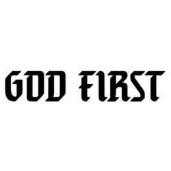 Gott zuerst Schriftzug in schwarzer gotischer Schrift auf weißem Hintergrund.